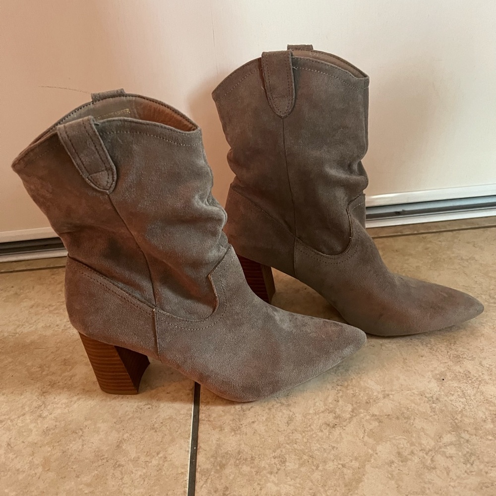 Grey Suede Western Snip-toe Cowboy Boot